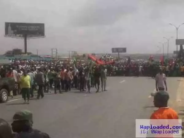 Biafra Supporters Stab One Police Officer, Threw Two Others Into River Niger